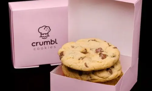 Crumbl Cookies Chocolate Chip box